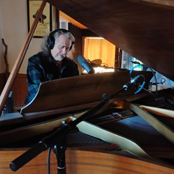 Duvateen Sound - Randy Mcgowan in studio - Recording & Rehearsal Studios Near Me - Kelseyville, California Duvateen Sound - Randy Mcgowan in studio - Recording & Rehearsal Studios Near Me - Kelseyville, California