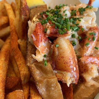 Hook & Anchor - Lobster roll - Seafood Near Me - Costa Mesa, California