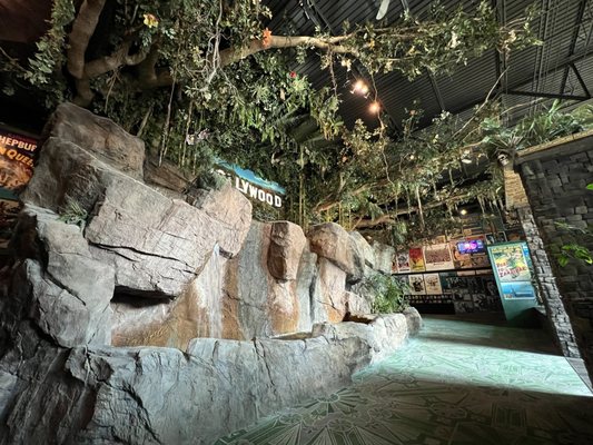 Hollywood Palms Cinema by null