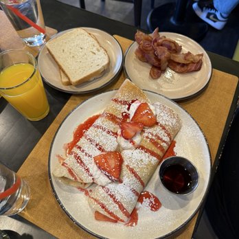 Brekki Brekki - Strawberry Pancake (Crepe) - Breakfast & Brunch Near Me - Albuquerque, New Mexico