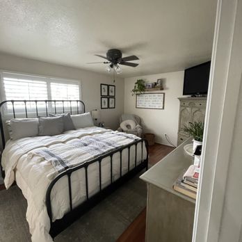 Elizabeth's Cleaning - Made bed - Home Cleaning Near Me Elizabeth's Cleaning - Made bed - Home Cleaning Near Me