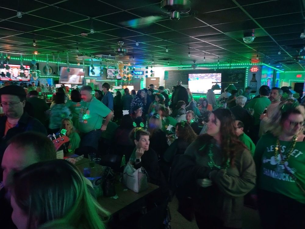 MY CORNER BAR Updated September 2024 6211 W 130th St, Parma Heights