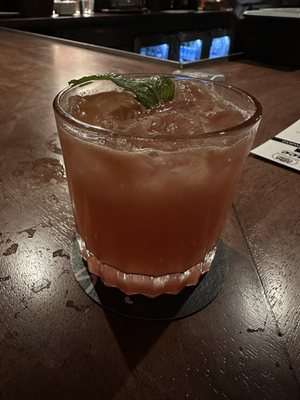 Lou's by null