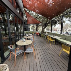 Nando's Peri-Peri - Beautiful patio space