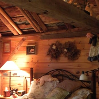 Inn by the Mill - Hog-N-Haus bed - Hotels Near Me - Saint Johnsville, New York