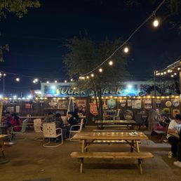 Outdoor ambiance Outdoor ambiance
