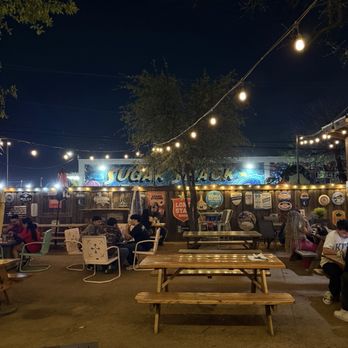 The Tipsy Oak - Outdoor ambiance - Gastropubs Near Me - Arlington, Texas The Tipsy Oak - Outdoor ambiance - Gastropubs Near Me - Arlington, Texas