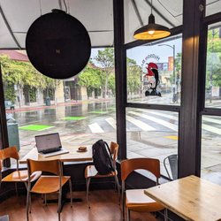 Hudson Bay Cafe - Seating by the bay window