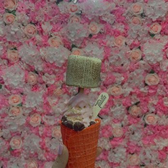 Thrills Soft Serve - Strawberry Kit-kAt - Ice Cream & Frozen Yogurt Near Me - Honolulu, Hawaii