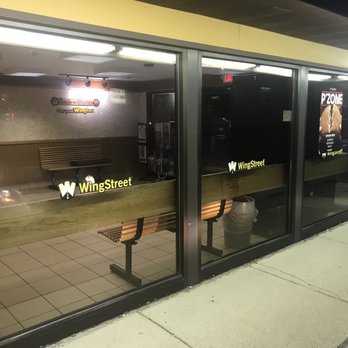 Pizza Hut - Outdoors - Pizza Near Me - Baxley, Georgia