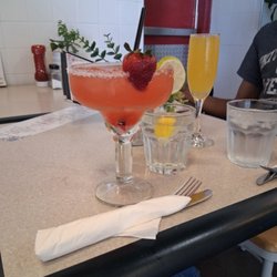 Evarista’s Comal Restaurant - Nargarita and mimosa