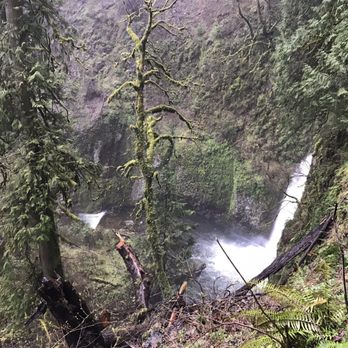 Multnomah Falls - View of the falls from the trailhead - Hiking Near Me - Bridal Veil, Oregon