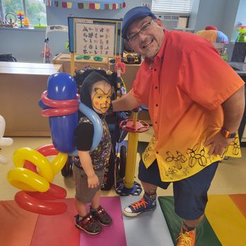 Hugo Lemay Animation - Hugo Lemay Sculpteur de Ballons avec Un enfant maquillé et cotumé avec superbe créations balloonesque - Clowns Near Me - Lavaltrie, Quebec Hugo Lemay Animation - Hugo Lemay Sculpteur de Ballons avec Un enfant maquillé et cotumé avec superbe créations balloonesque - Clowns Near Me - Lavaltrie, Quebec