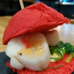 Sergio Megias Gastrobar - Mini hamburguesa de vieira.