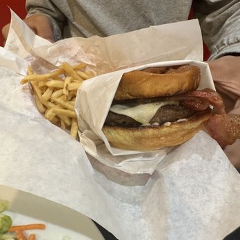 Ruby's Diner - Bacon Burger - Diners Near Me - Commerce, California Ruby's Diner - Bacon Burger - Diners Near Me - Commerce, California