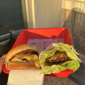 In-N-Out Burger - Cheeseburger and Double Meat - Fast Food Near Me - Corona, California In-N-Out Burger - Cheeseburger and Double Meat - Fast Food Near Me - Corona, California
