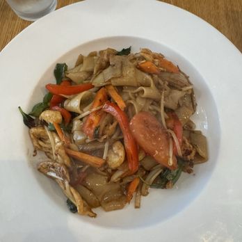 Paula's Thai Kitchen - Drunken Noodle - Thai Near Me - Chicago, Illinois