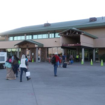 Flagstaff Pulliam Airport - Walking to the terminal. - Airports Near Me - Flagstaff, Arizona
