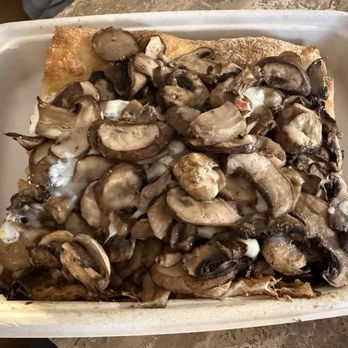 Eataly - Chicago - Funghi pizza - Pizza Near Me - Chicago, Illinois