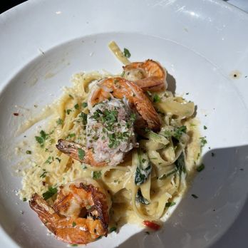 Cutters Crabhouse - Shrimp and crab fettuccine - Seafood Near Me - Seattle, Washington Cutters Crabhouse - Shrimp and crab fettuccine - Seafood Near Me - Seattle, Washington