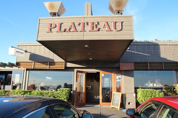 Plateau Bar + Eatery by null