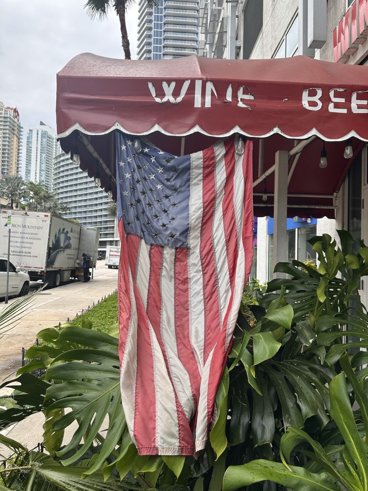 BRICKELL WINE BANK Updated September 2024 16 Photos & 23 Reviews