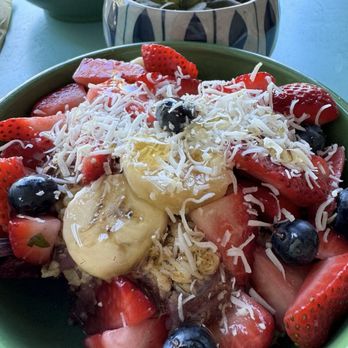 Backyard Bowls - Island bowl - Juice Bars & Smoothies Near Me - Santa Barbara, California
