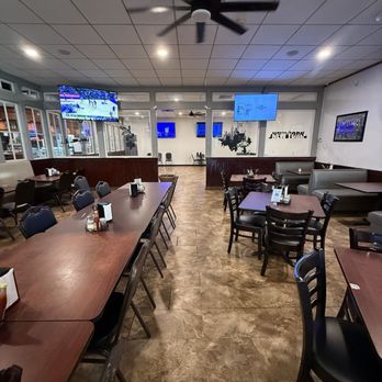 Ali's Pizzaria - Pizza Near Me - Windcrest, Texas