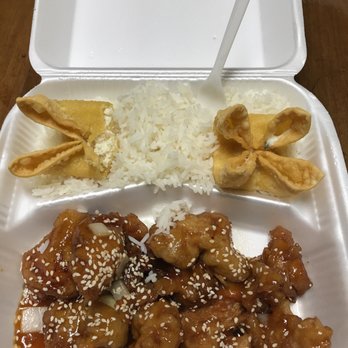 Suyen's Chinese Restaurant - chicken and rice in a styrofoam container - Chinese Near Me - San Antonio, Texas Suyen's Chinese Restaurant - chicken and rice in a styrofoam container - Chinese Near Me - San Antonio, Texas