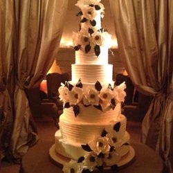 Tasteful Cakes & Desserts - Magnolias for a wonderful Southern wedding