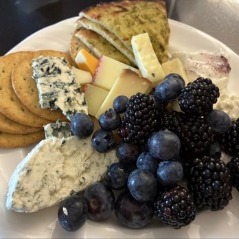InterContinental Toronto Centre - Wonderful cheese and fruit each day in the evening club lounge - Hotels Near Me - Toronto, Ontario InterContinental Toronto Centre - Wonderful cheese and fruit each day in the evening club lounge - Hotels Near Me - Toronto, Ontario