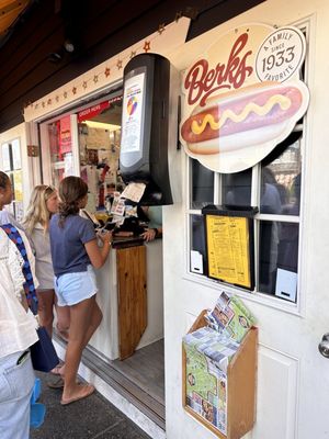 Hot Dog Tommy's by null