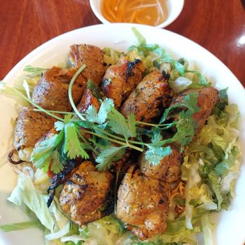 Lee's Noodle House - Bun, Grilled Beef with Green Onion over Rice Noodle - Vietnamese Near Me - Santa Rosa, California