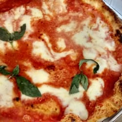L'oro Di Napoli - Margherita pizza