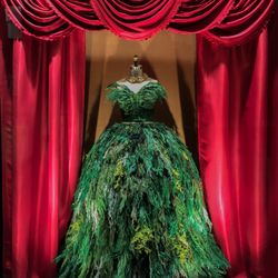 Amarcord Vintage Fashion - Holiday 2017 Window