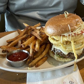 Burtons Grill & Bar - The burger - New American Near Me - Sterling, Virginia
