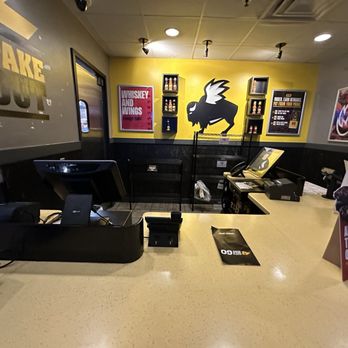 Buffalo Wild Wings - No host in sight - American Near Me - Greenville, South Carolina