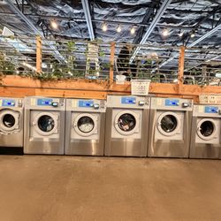 Clean Laundromat - Nice aesthetics