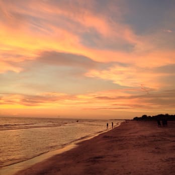 Four Winds Beach Resort - Best Sunsets - Hotels Near Me - Longboat Key, Florida