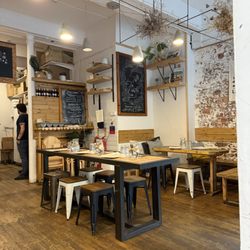 The Edinburgh Larder - Table service