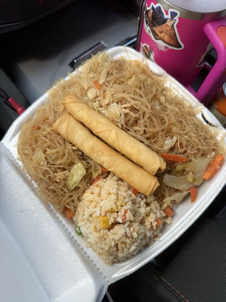 Rose’s Filipino Cuisine Logo