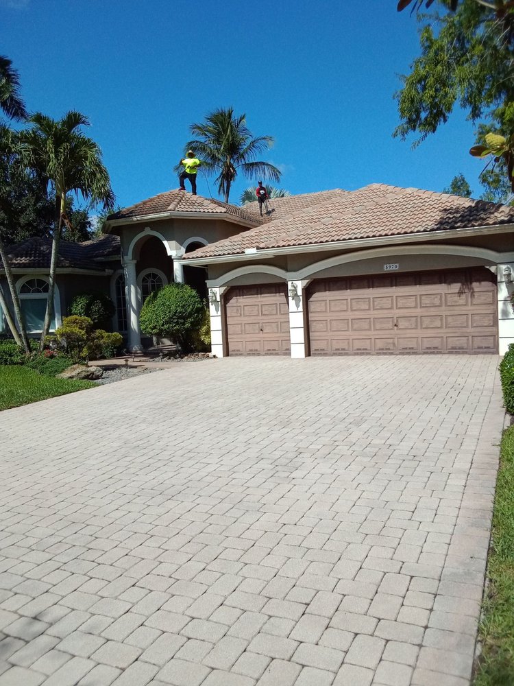 Slide of F&M Pro Contractors