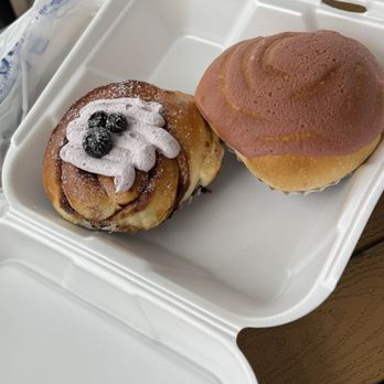 Bakery 1908 - Cinnamon Bun with cream and Taro Bun - Bakeries Near Me - Orlando, Florida
