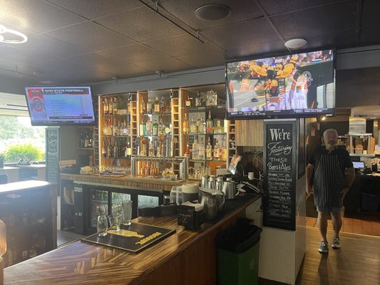 Lake Forest Bar and Grill by null