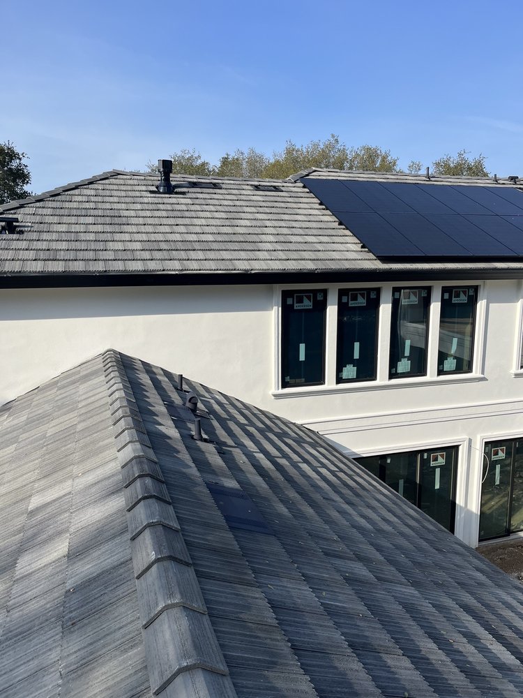 Slide of Bucio’s Roofing