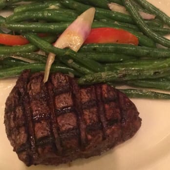 Harry & Izzy's - 8 oz filet with sautéed green beans (mixed with onions and red peppers) - Steakhouses Near Me - Indianapolis, Indiana Harry & Izzy's - 8 oz filet with sautéed green beans (mixed with onions and red peppers) - Steakhouses Near Me - Indianapolis, Indiana