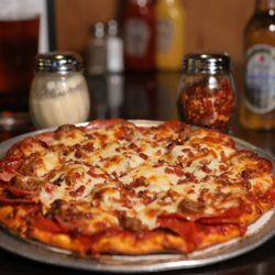 Skinners Pub & Eatery - Minnesota pizza at its finest!