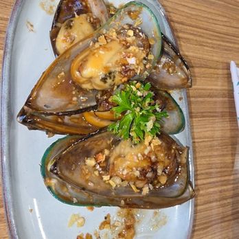Chalong Thai Eatery - Mussels garlic butter - Thai Near Me - Houston, Texas