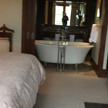 Hôtel Quintessence - Bathroom - Hotels Near Me - Mont-Tremblant, Quebec Hôtel Quintessence - Bathroom - Hotels Near Me - Mont-Tremblant, Quebec