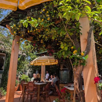 Truly Pizza - Outdoor patio vibe - Pizza Near Me - Laguna Beach, California Truly Pizza - Outdoor patio vibe - Pizza Near Me - Laguna Beach, California